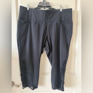 Livi Active Black Capri Leggings with Lace Sides Size 22/24
